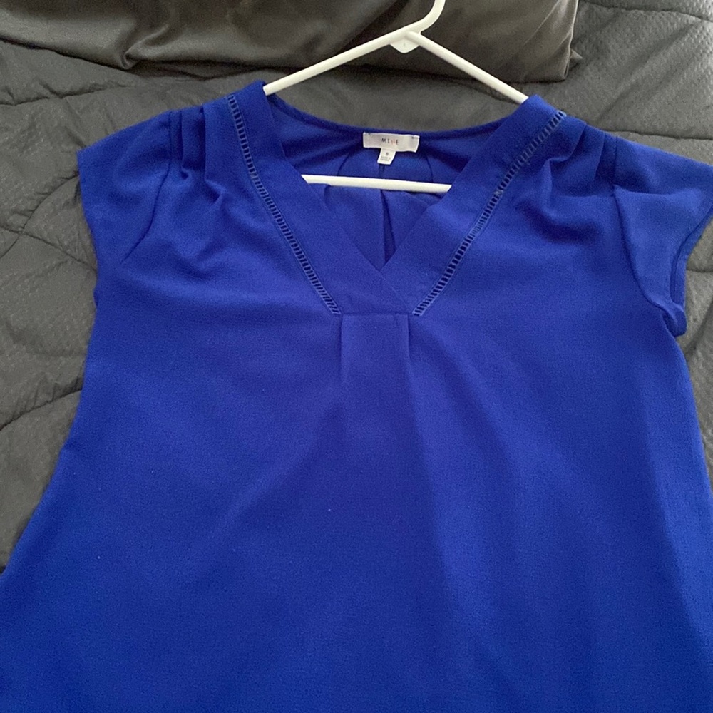 😎 Blue shirt